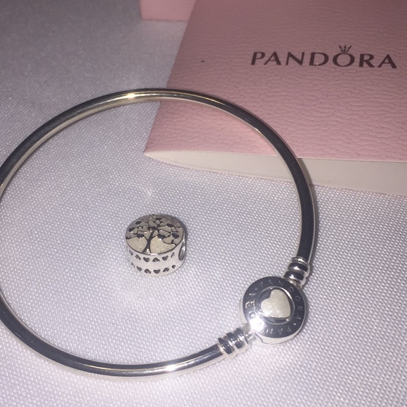 PANDORA Tree of Hearts Mothers Day Bangle Gift Set - Picture 6 of 8